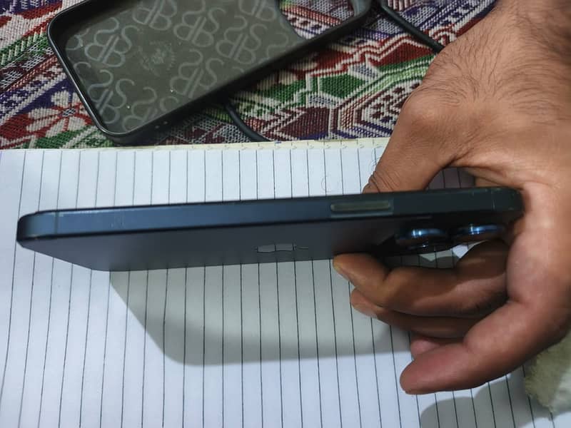 Apple iPhone 15 Pro Max 4