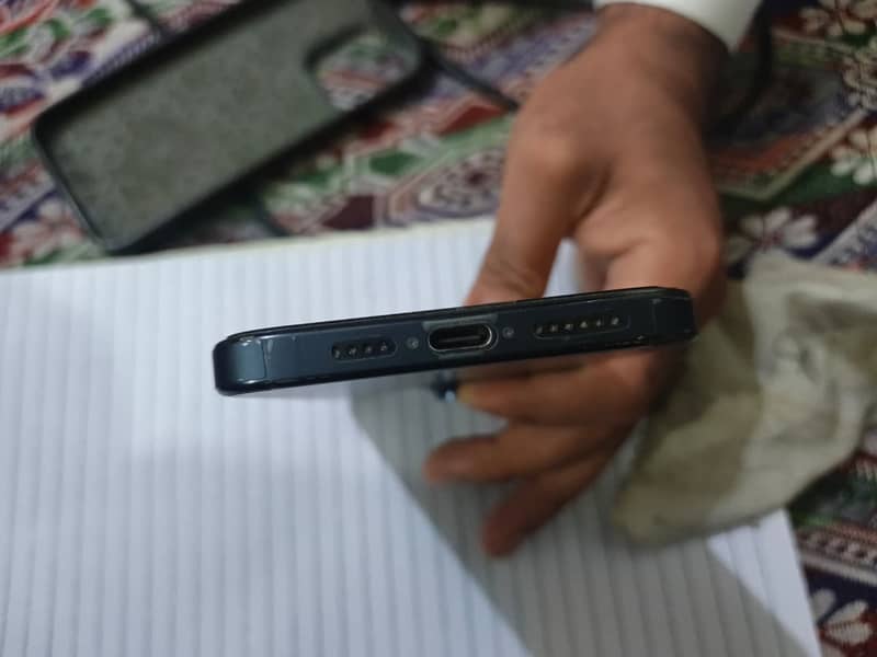 Apple iPhone 15 Pro Max 6