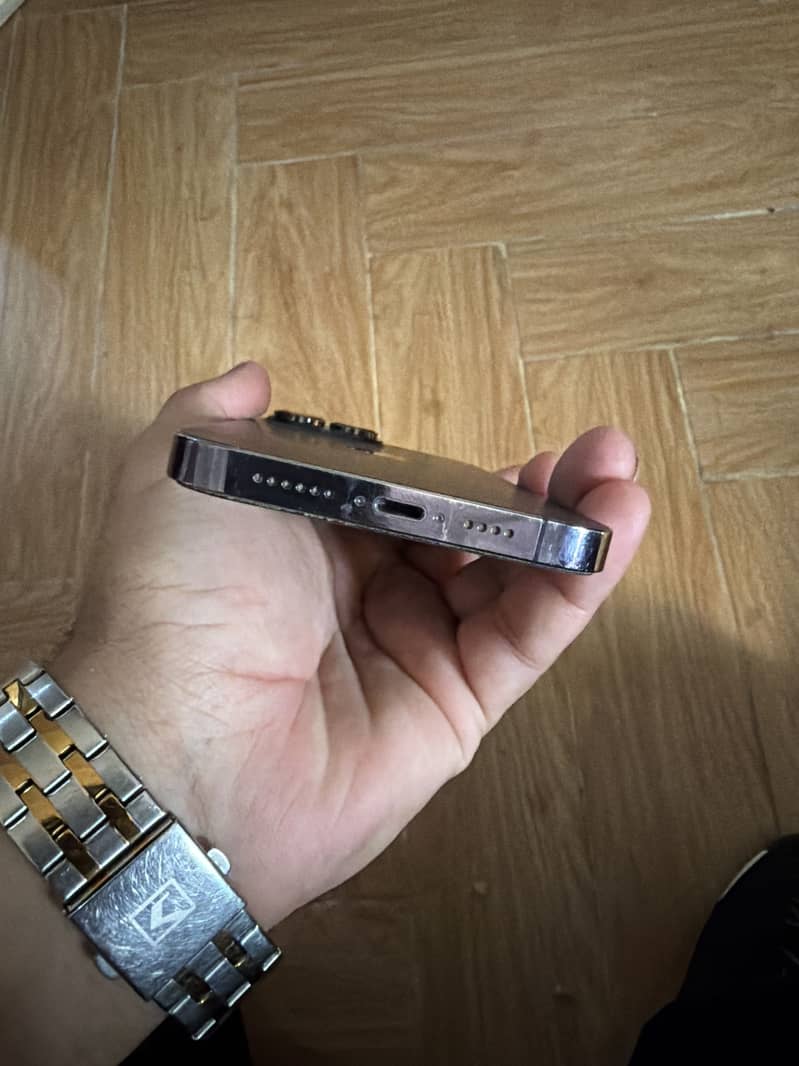 Apple iPhone 14 Pro Max 4