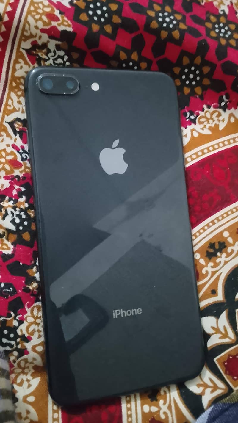 Apple iPhone 8 Plus 1