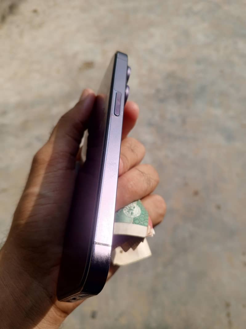Apple iPhone 14 Pro 0