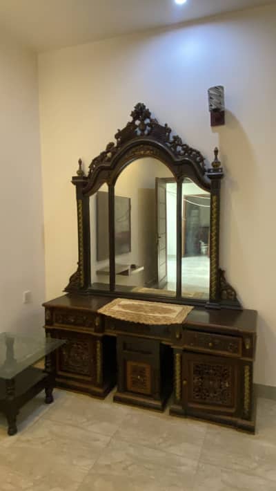 Chiinot dressing table