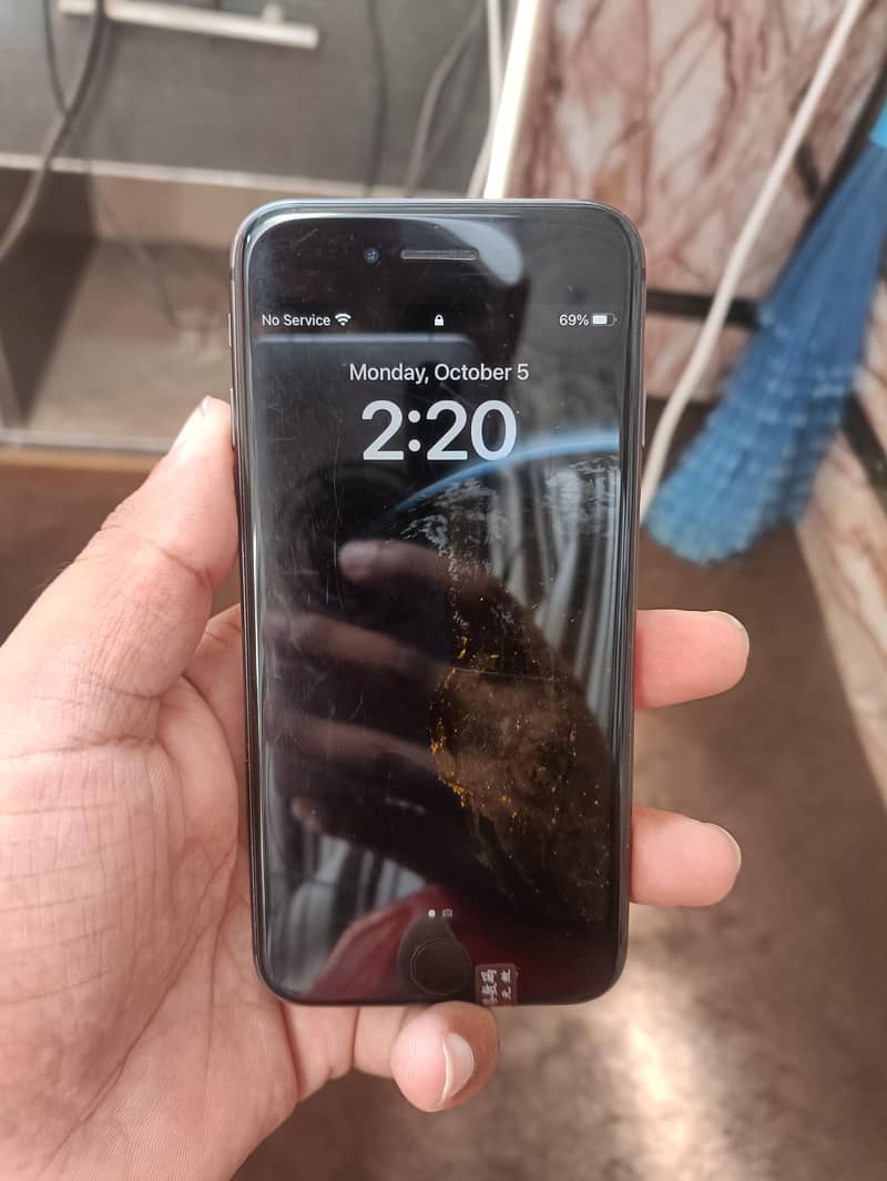 Apple iPhone 8 3