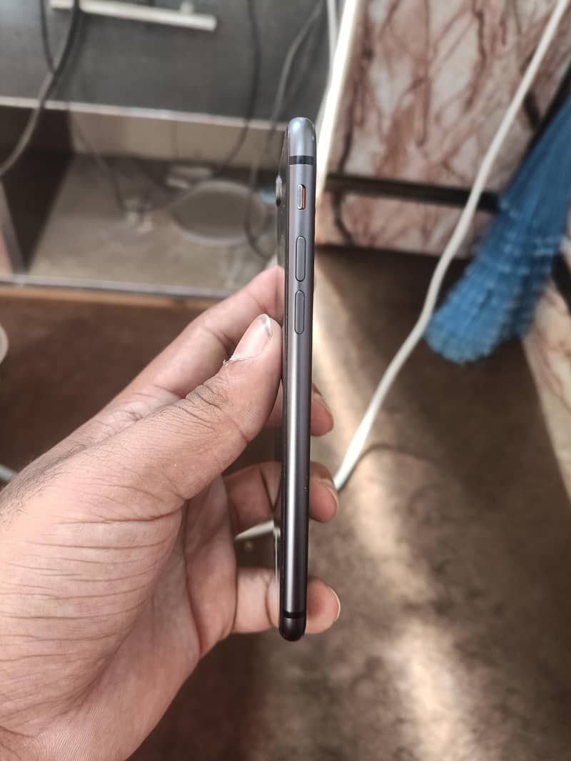 Apple iPhone 8 5
