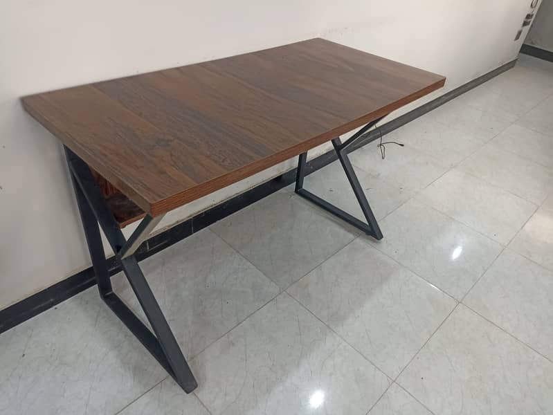 office table / workstation / laptop table 0