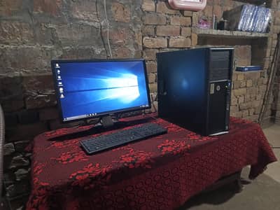 Hp i7 8/320 2gb Gpu + 24' Screen