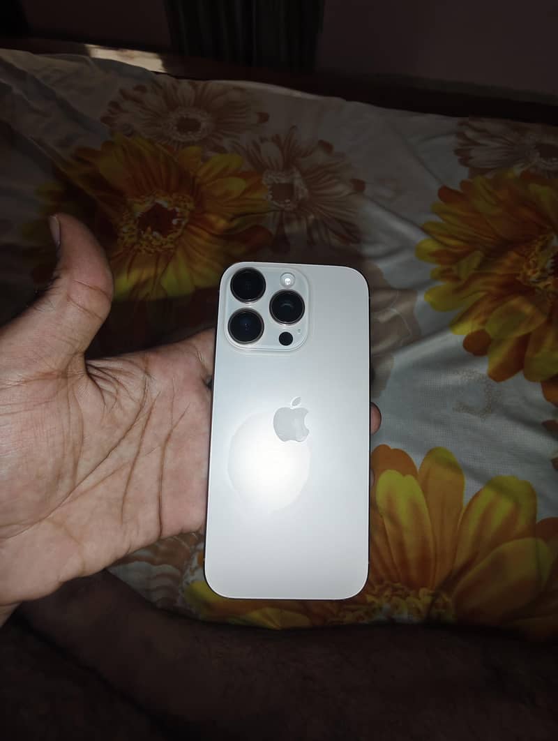 Apple iPhone 16 Pro 4