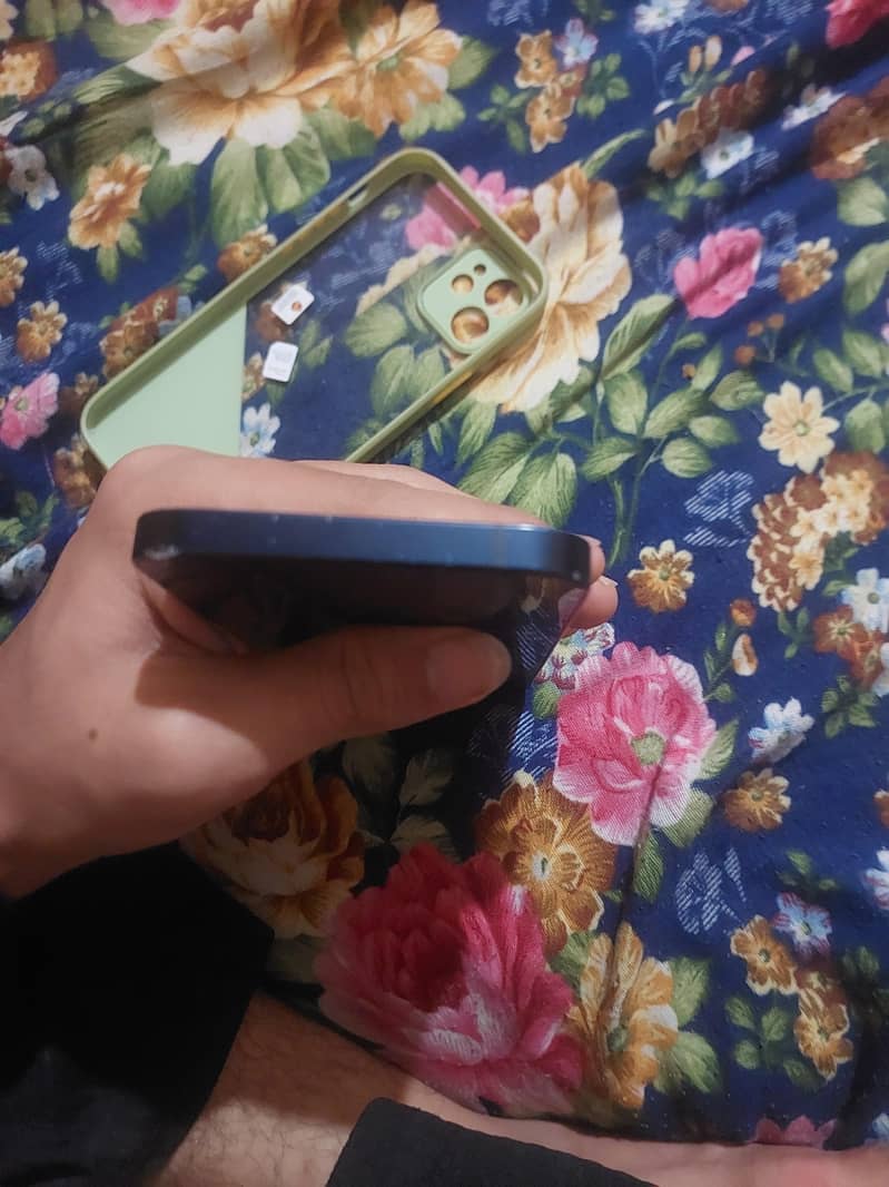 Apple iPhone 12 5