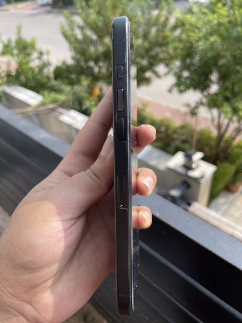 Apple iPhone 15 Pro Max 2