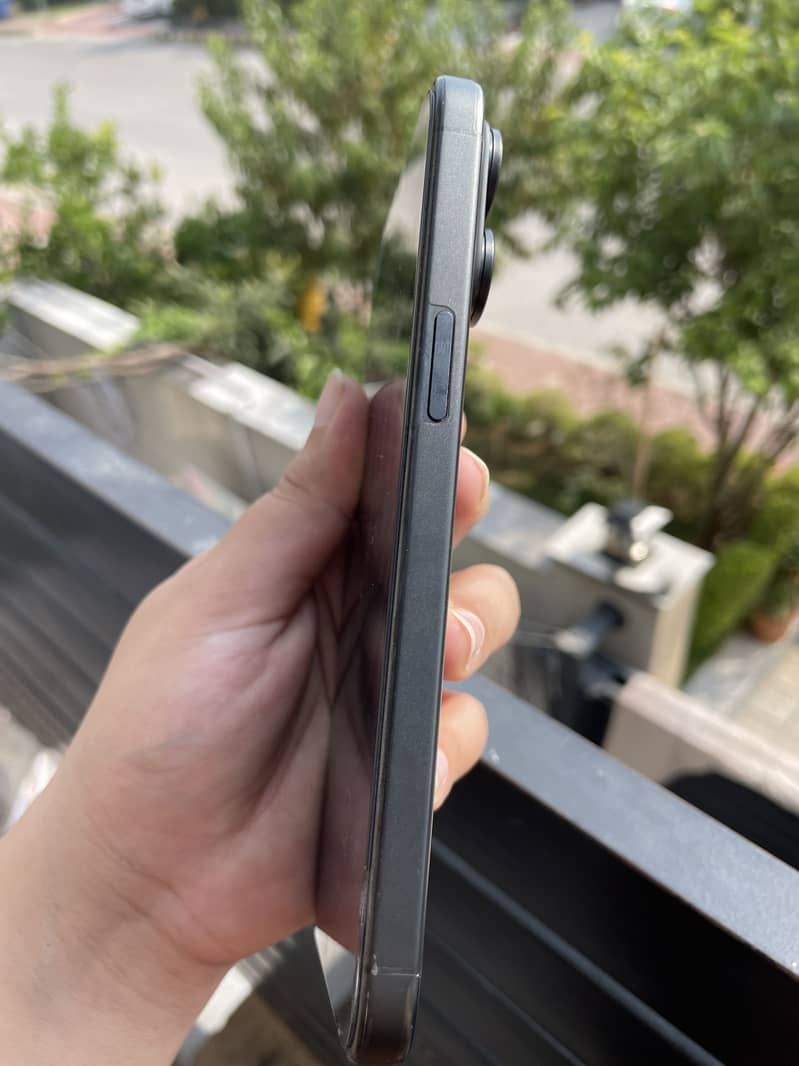 Apple iPhone 15 Pro Max 6