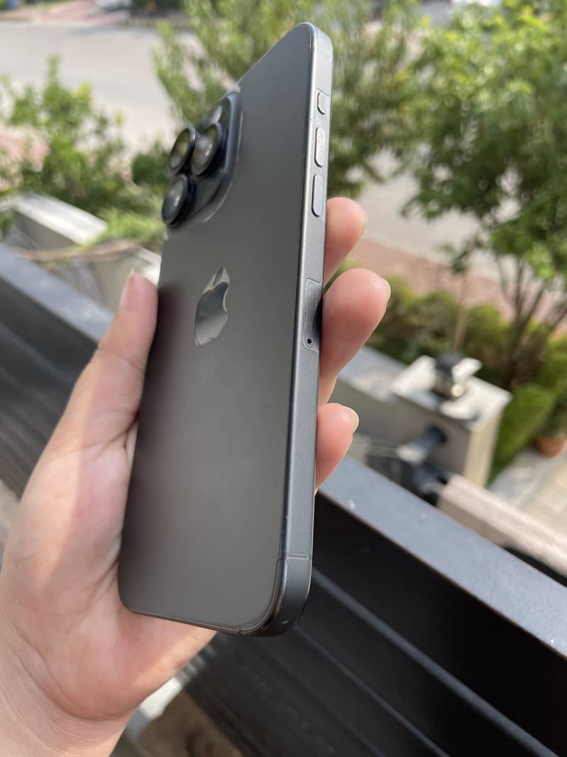 Apple iPhone 15 Pro Max 8