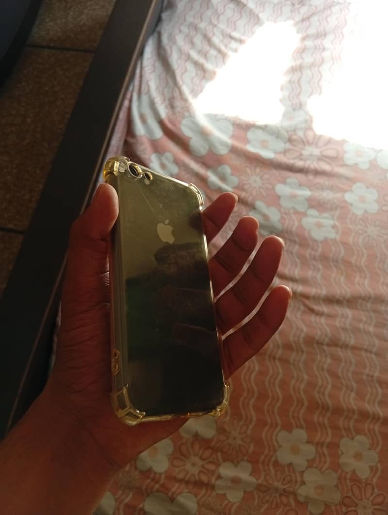 Apple iPhone 8 1