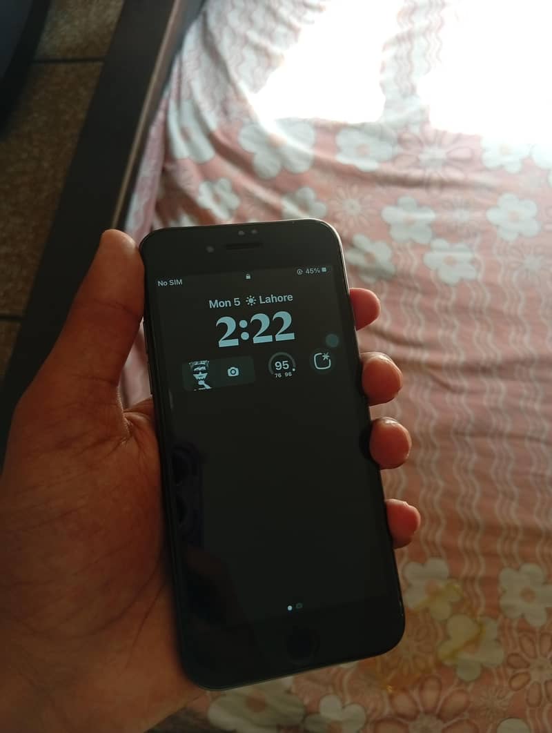 Apple iPhone 8 3