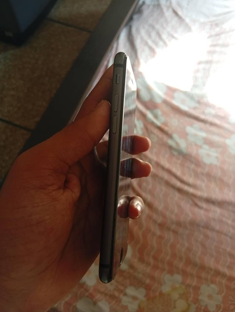 Apple iPhone 8 5