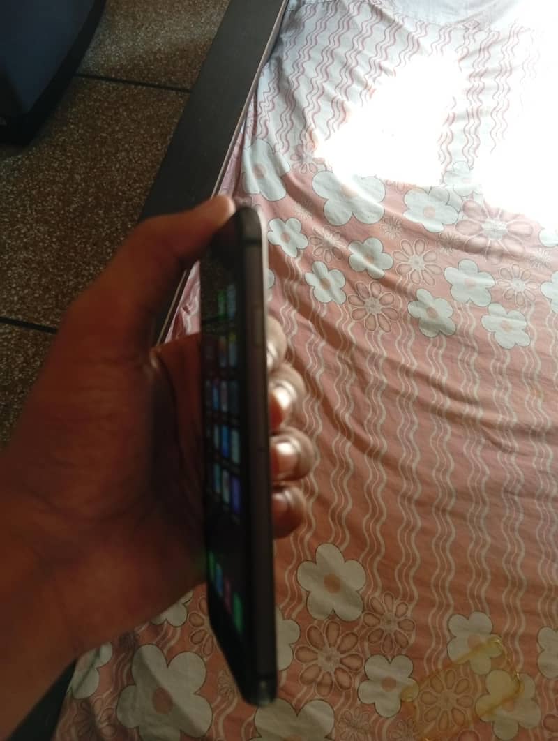 Apple iPhone 8 6