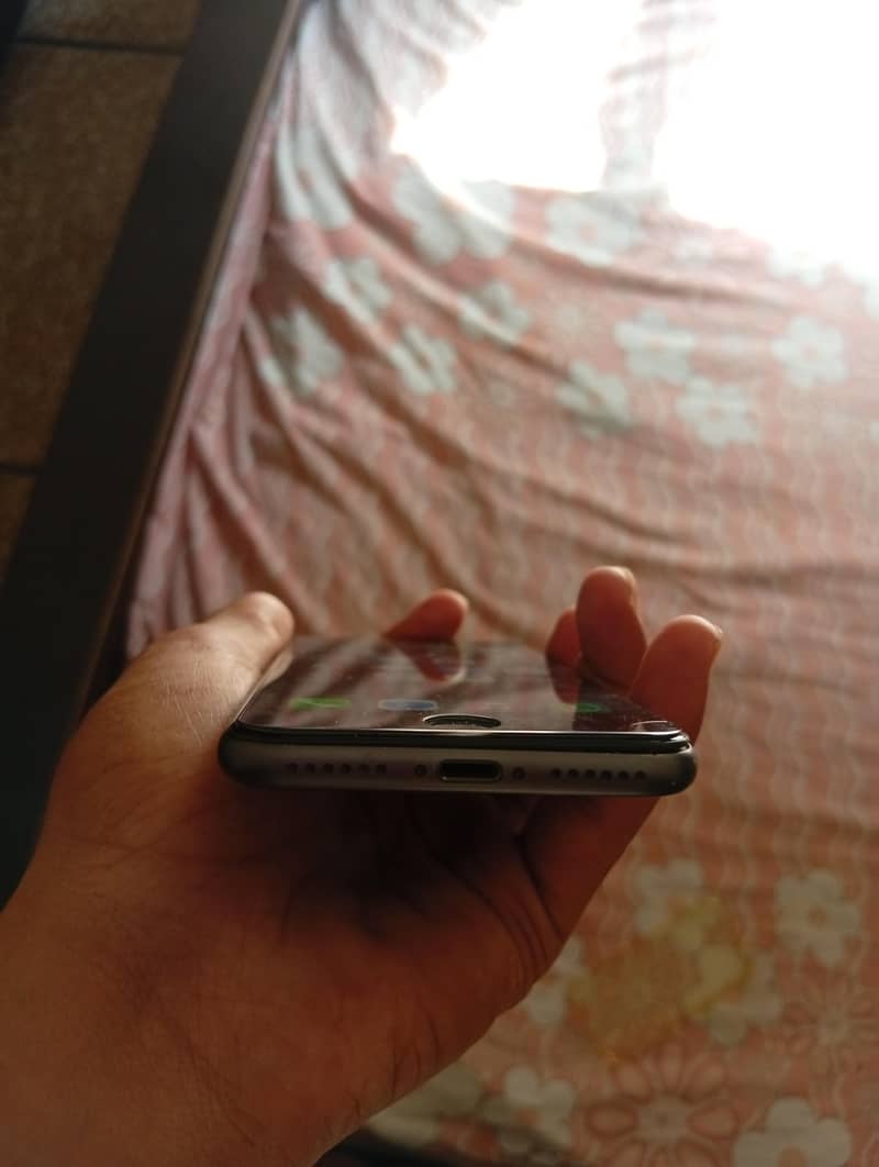 Apple iPhone 8 7