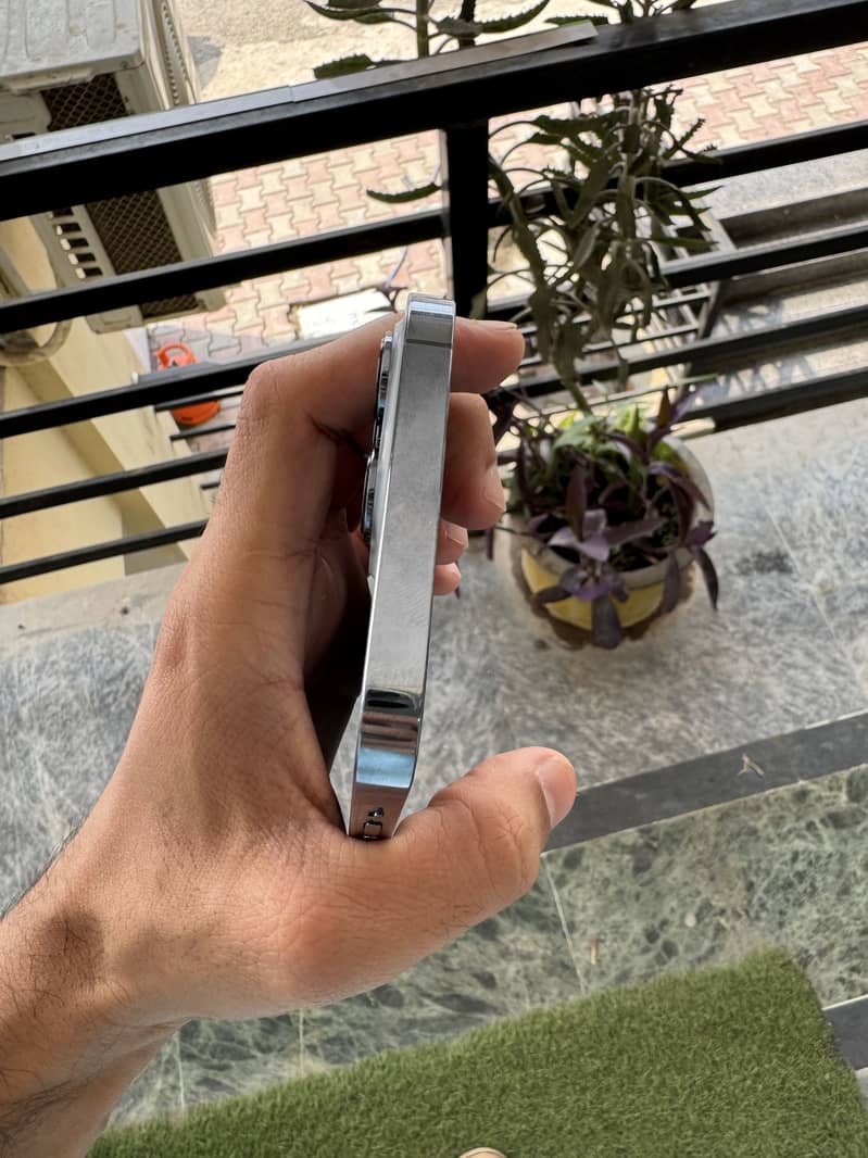 Apple iPhone 13 Pro Max 5