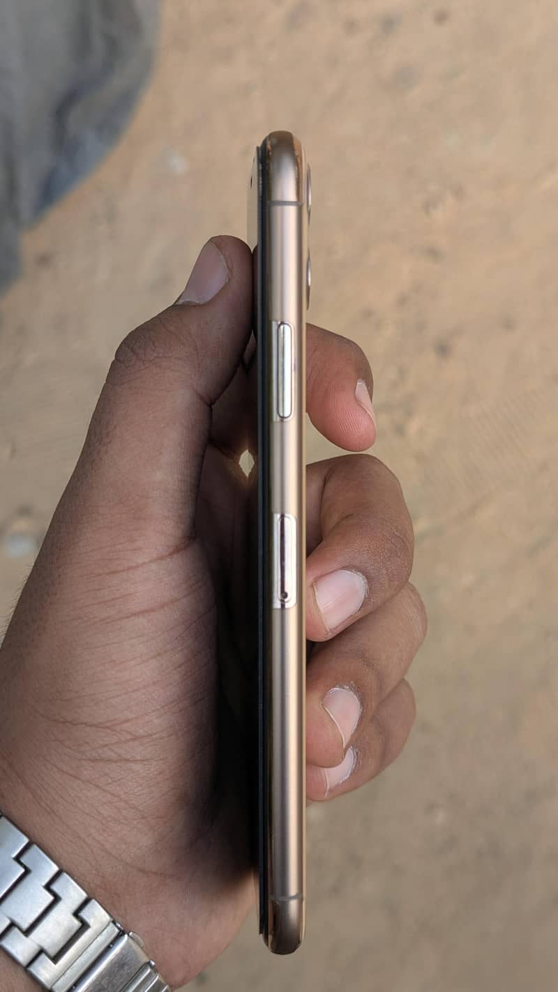 Apple iPhone 11 Pro Max 2