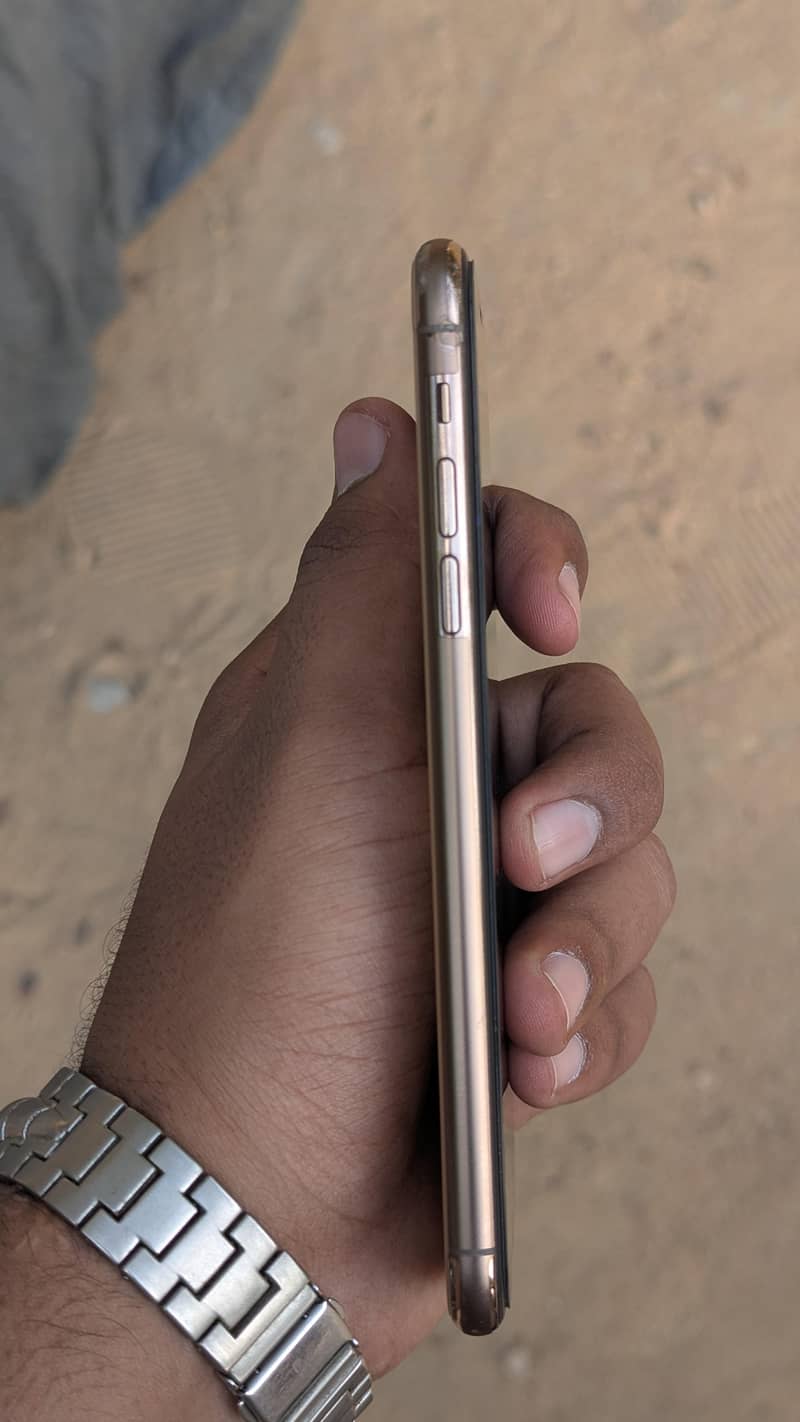 Apple iPhone 11 Pro Max 3
