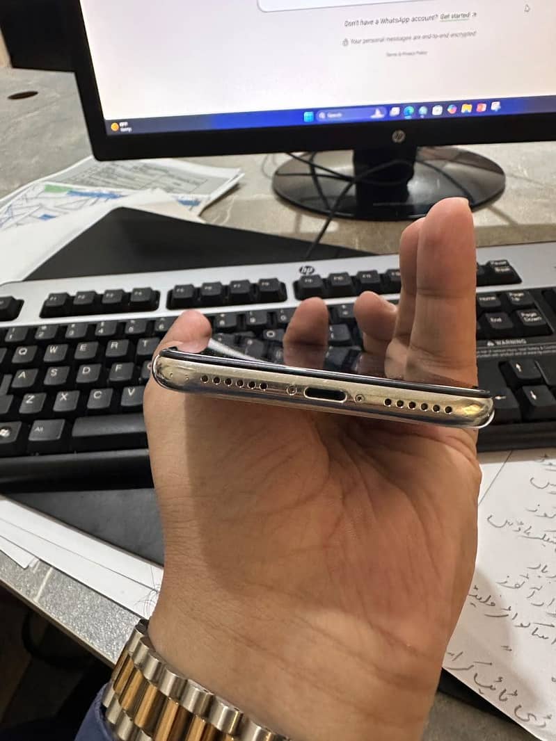 Apple iPhone X 4