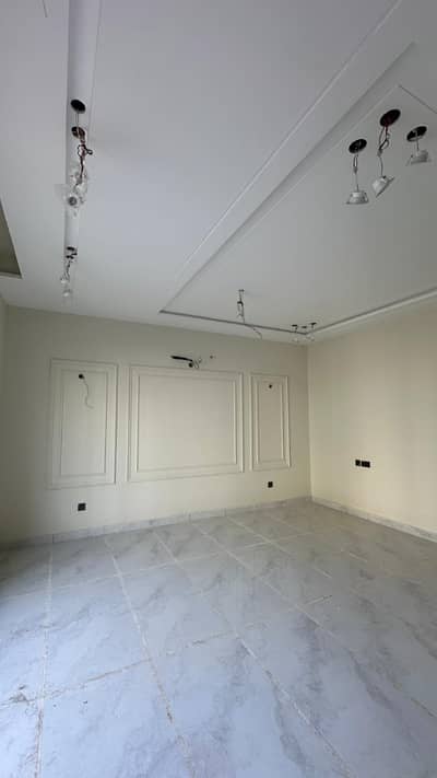 Ready To Buy A Flat 5 Marla In Lahore