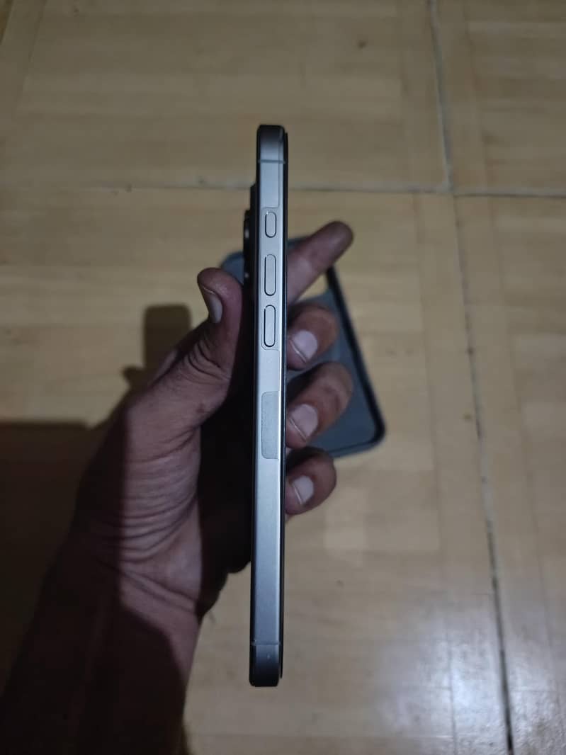 Apple iPhone 16 Pro Max 3