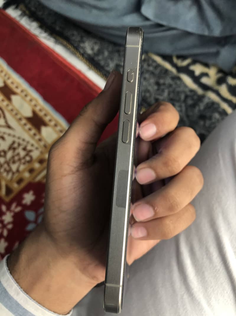 Apple iPhone 15 Pro 0