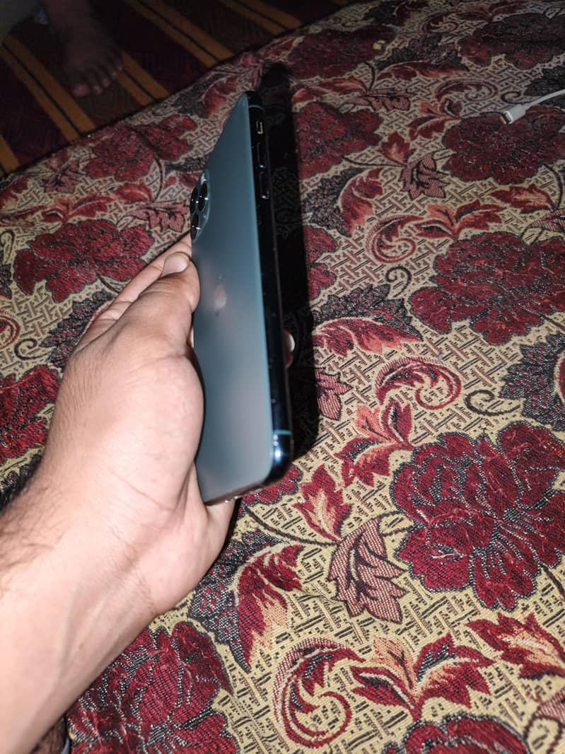 Apple iPhone 11 Pro Max 3