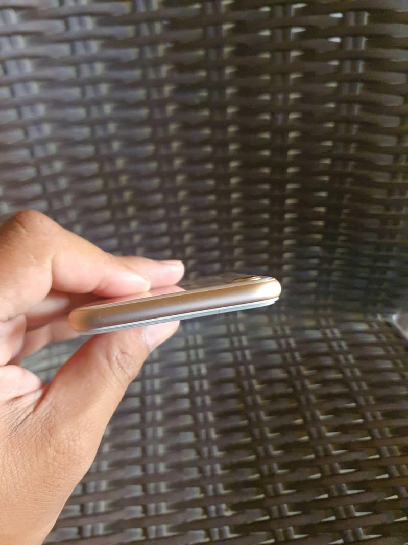 Apple iPhone 8 0