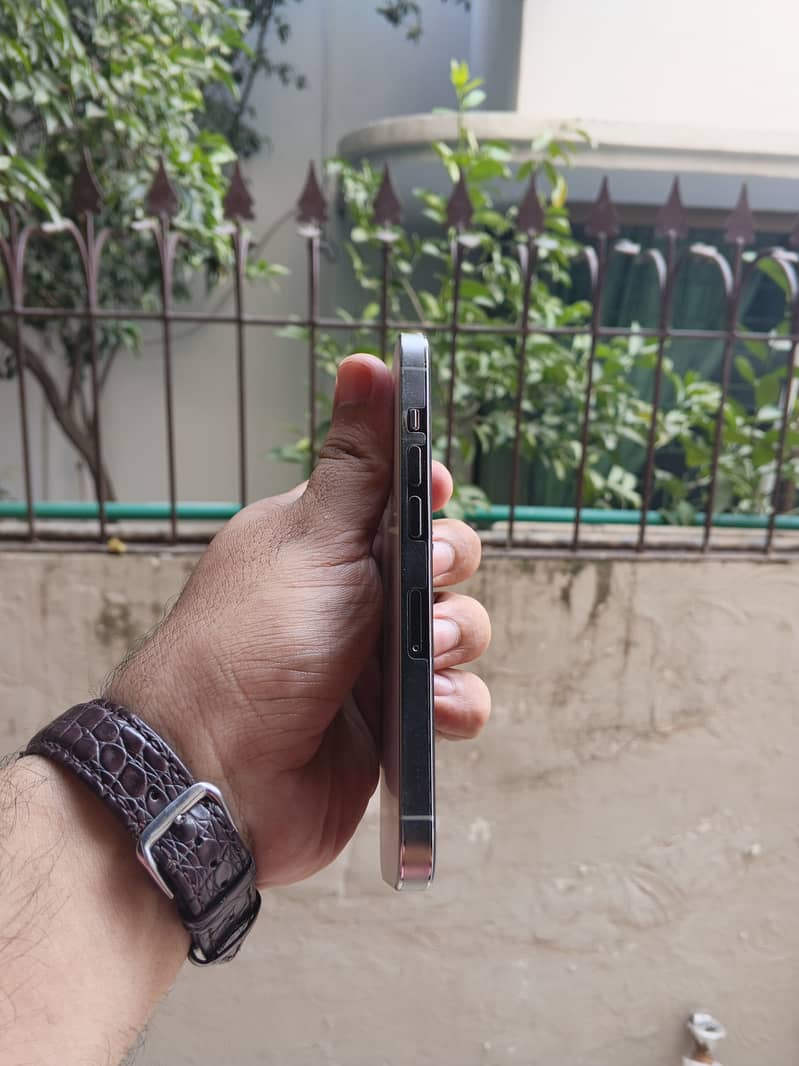 Apple iPhone 14 Pro 1