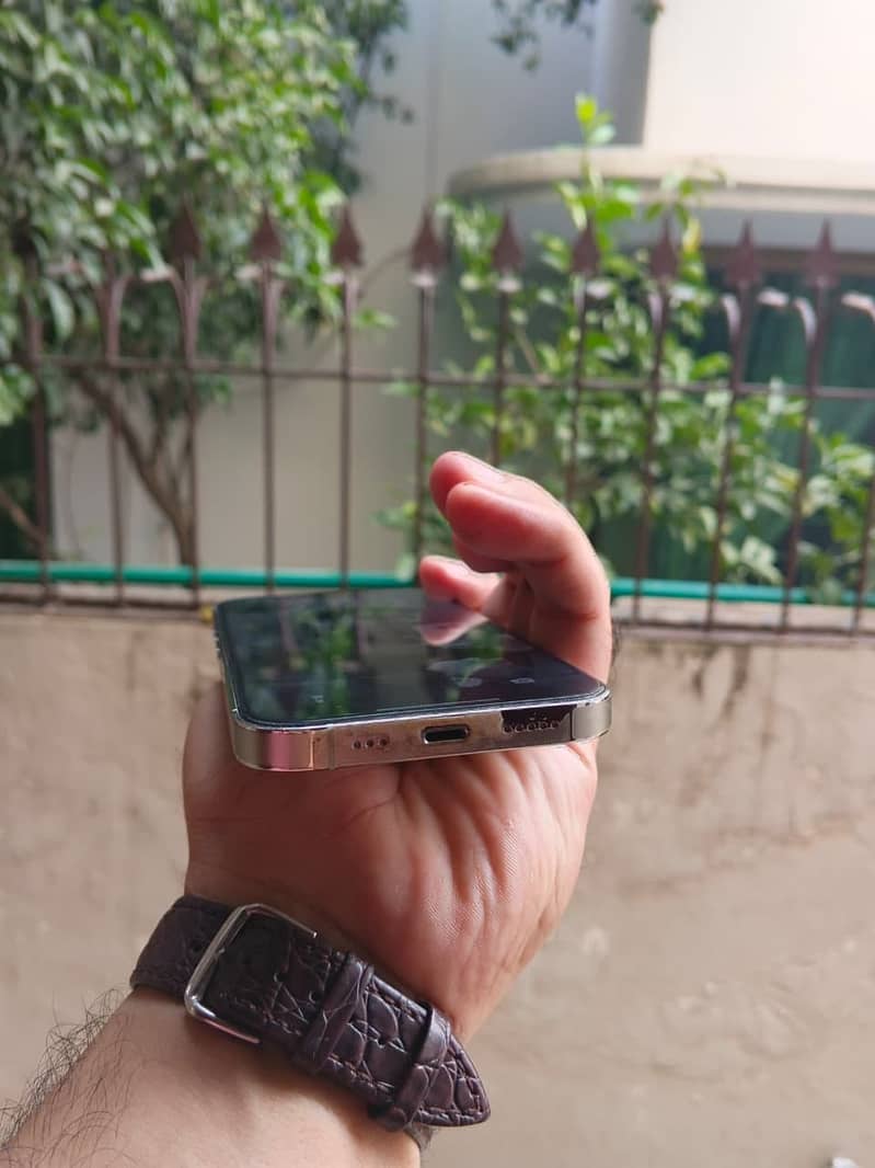 Apple iPhone 14 Pro 2