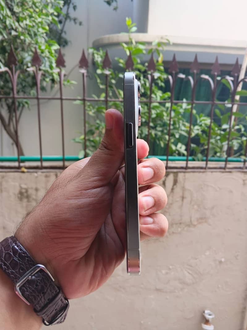 Apple iPhone 14 Pro 4