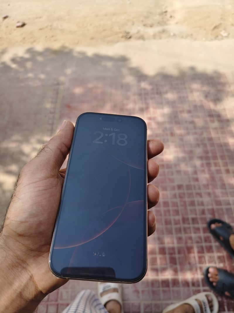 Apple iPhone 16 Pro 0
