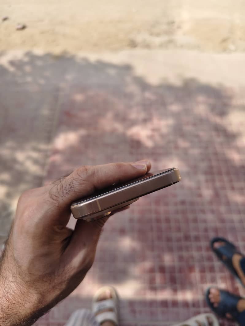 Apple iPhone 16 Pro 5
