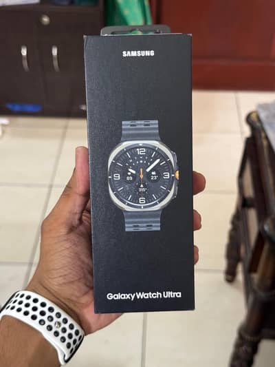 Samsung Galaxy watch ultra 47mn Box open