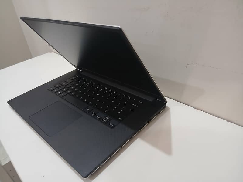 Dell Percision 5530 1