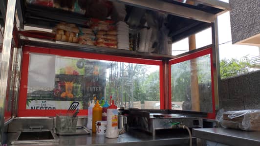 Pala Mari setting as Tara open the ab countar Sara samna shop ka andar