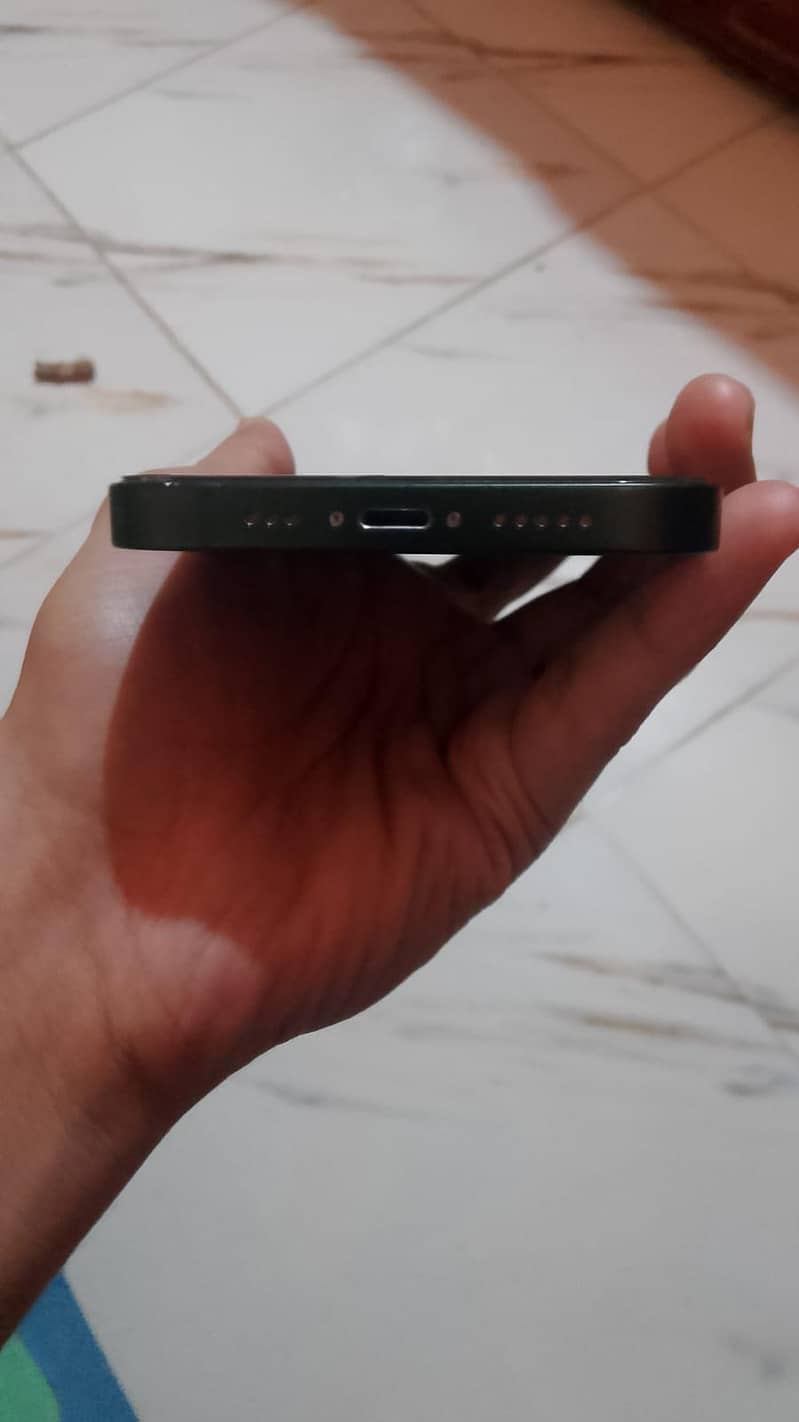 Apple iPhone 13 2