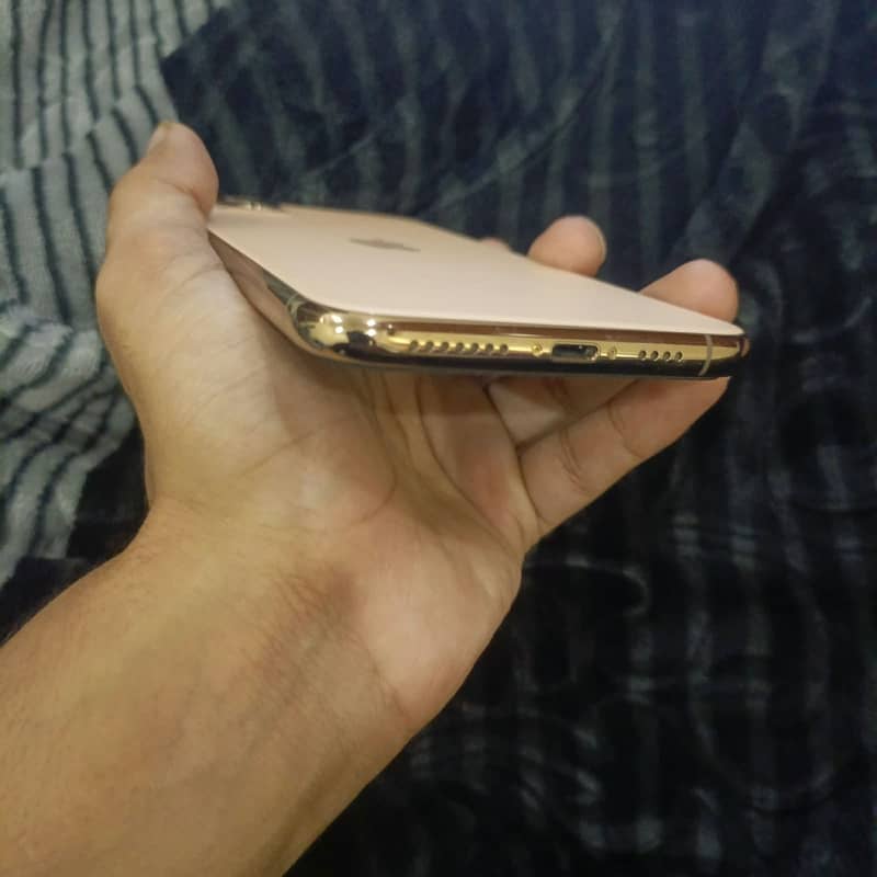 Apple iPhone 11 Pro Max 2