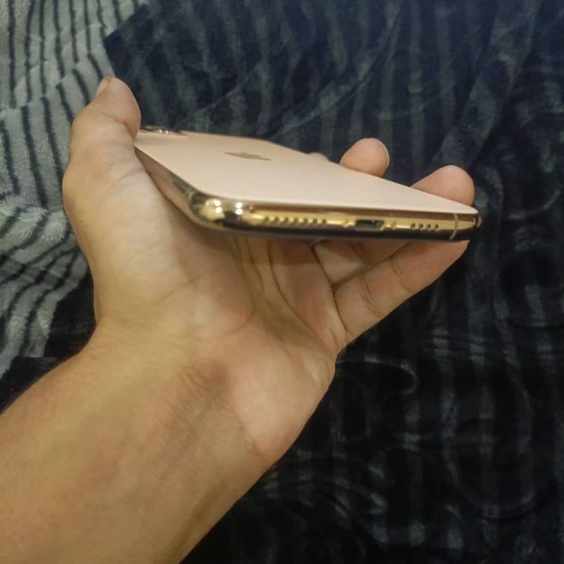 Apple iPhone 11 Pro Max 3