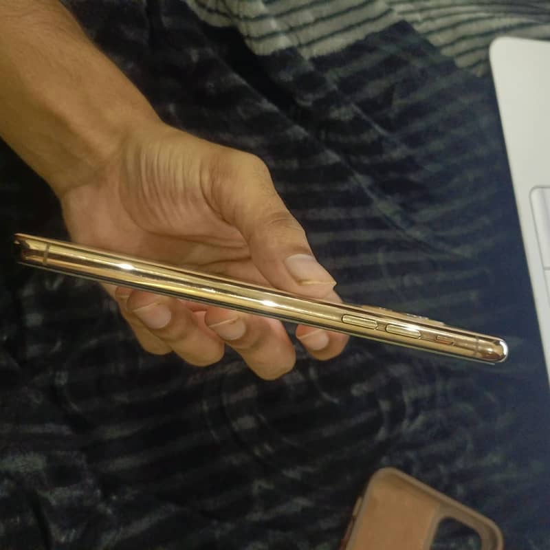 Apple iPhone 11 Pro Max 6