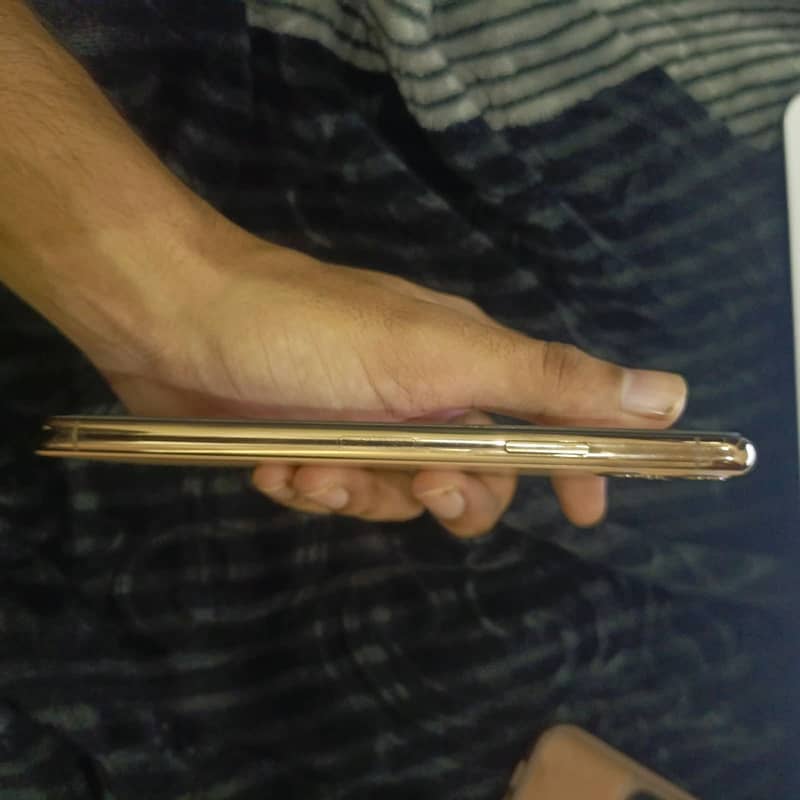 Apple iPhone 11 Pro Max 9