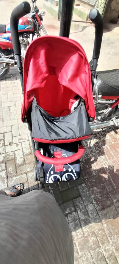 baby stroller look like new
