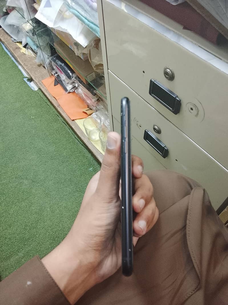 XR IPhone 1