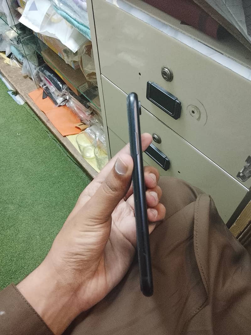 XR IPhone 3