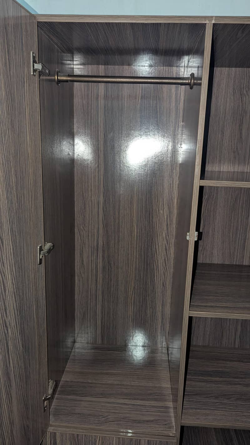 two door Almari 0
