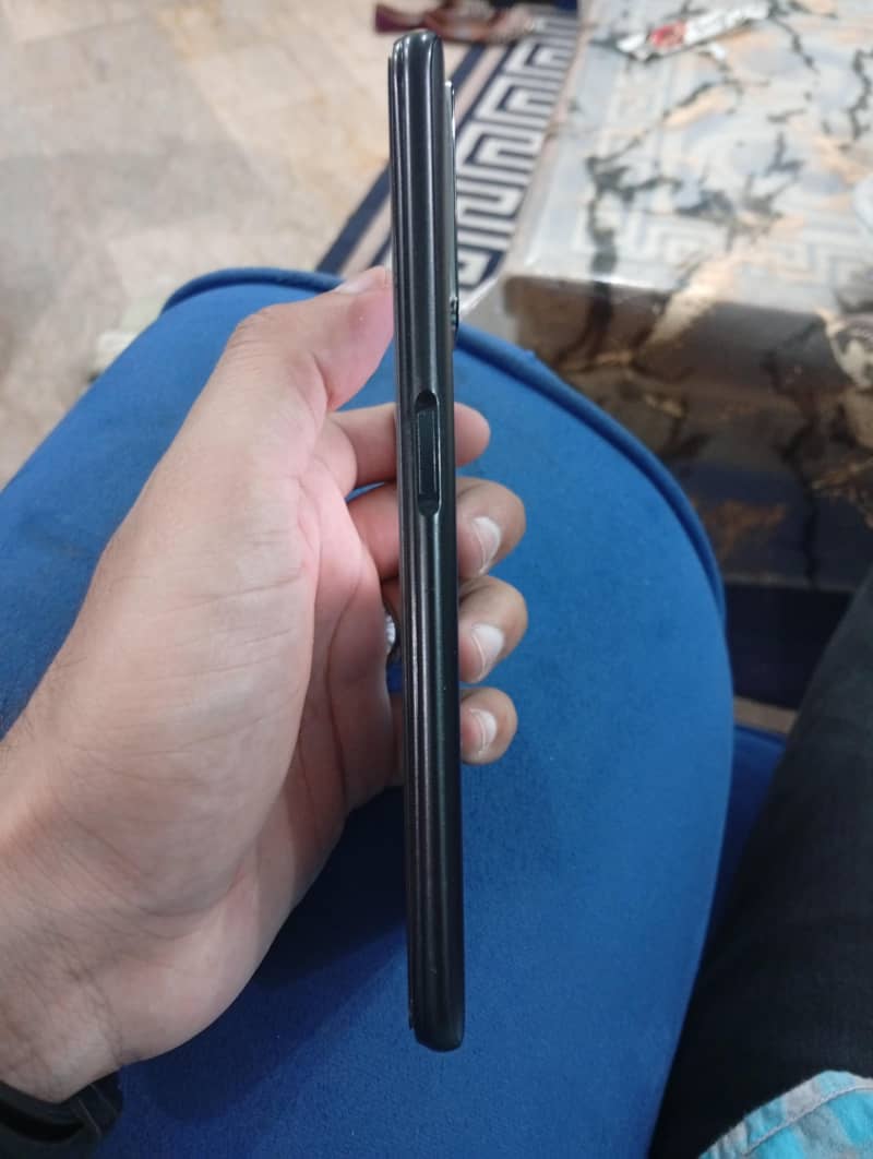 OPPO A76 1