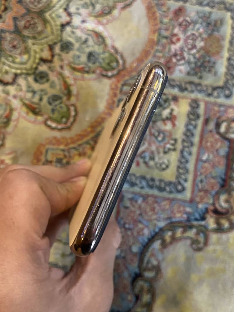 APPLE IPHONE 11 PRO MAX 2