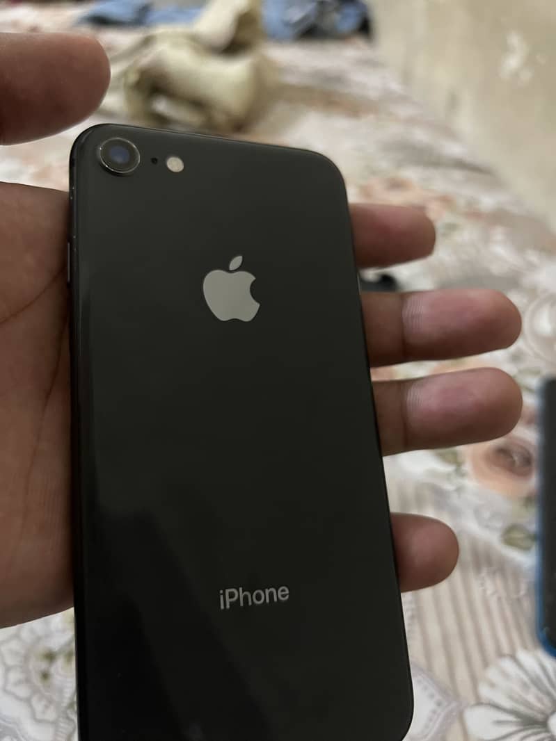Apple iPhone 8 1