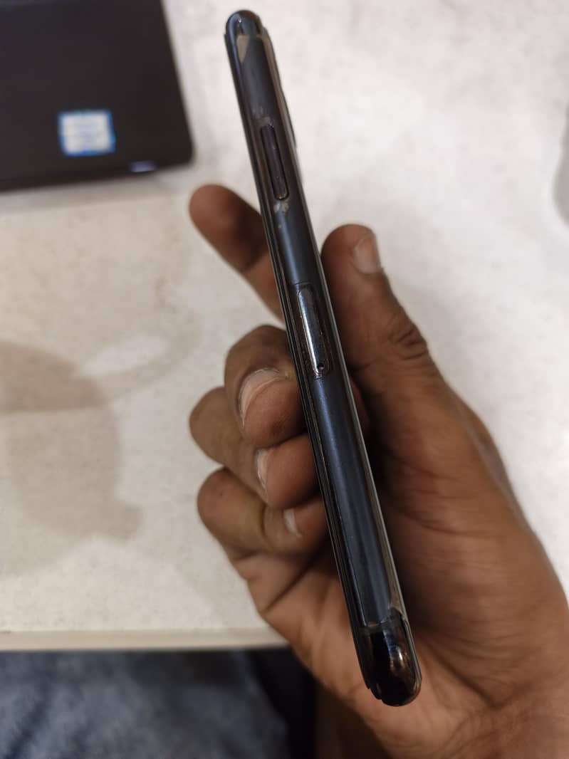 Apple iPhone 11 Pro 2